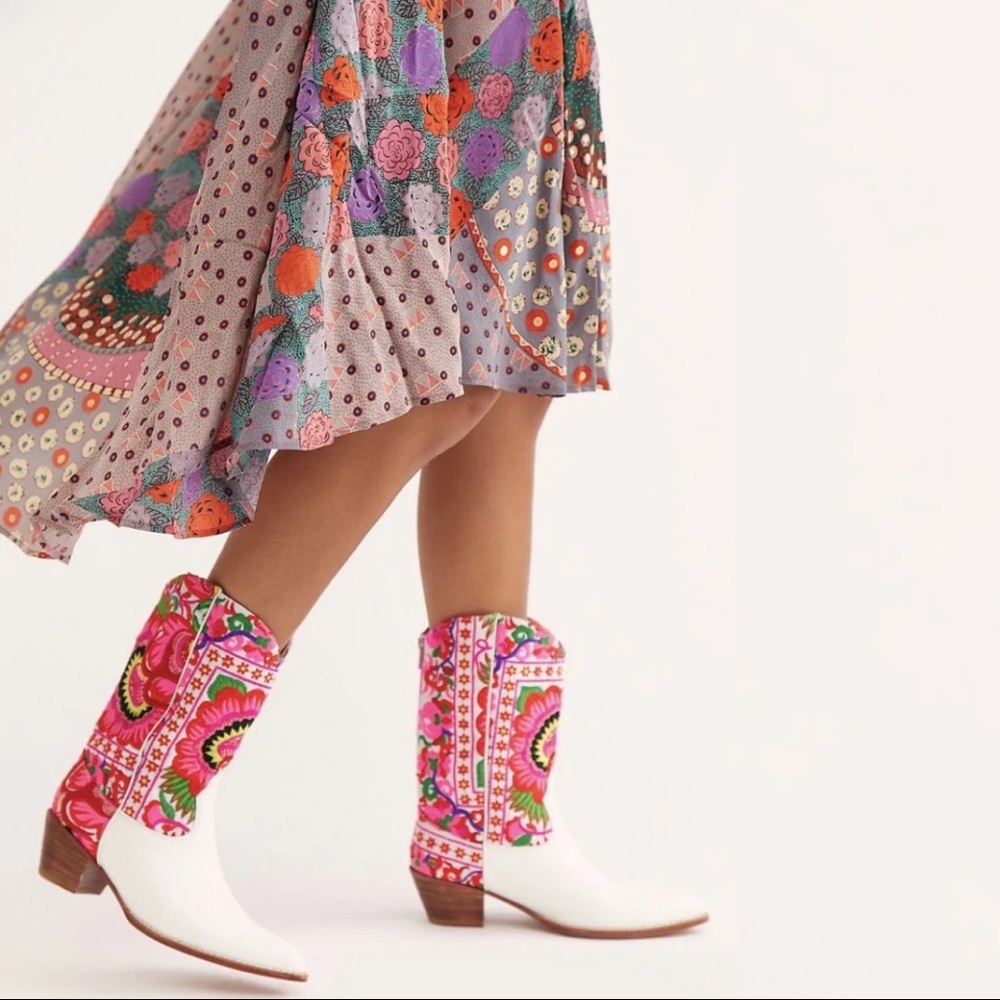 White & Pink Floral Embroidered Heeled Western Boots